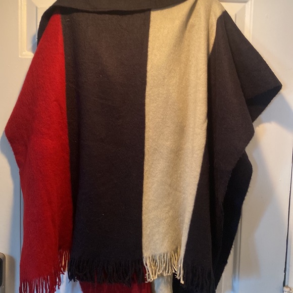 Color block cape - Picture 2 of 4